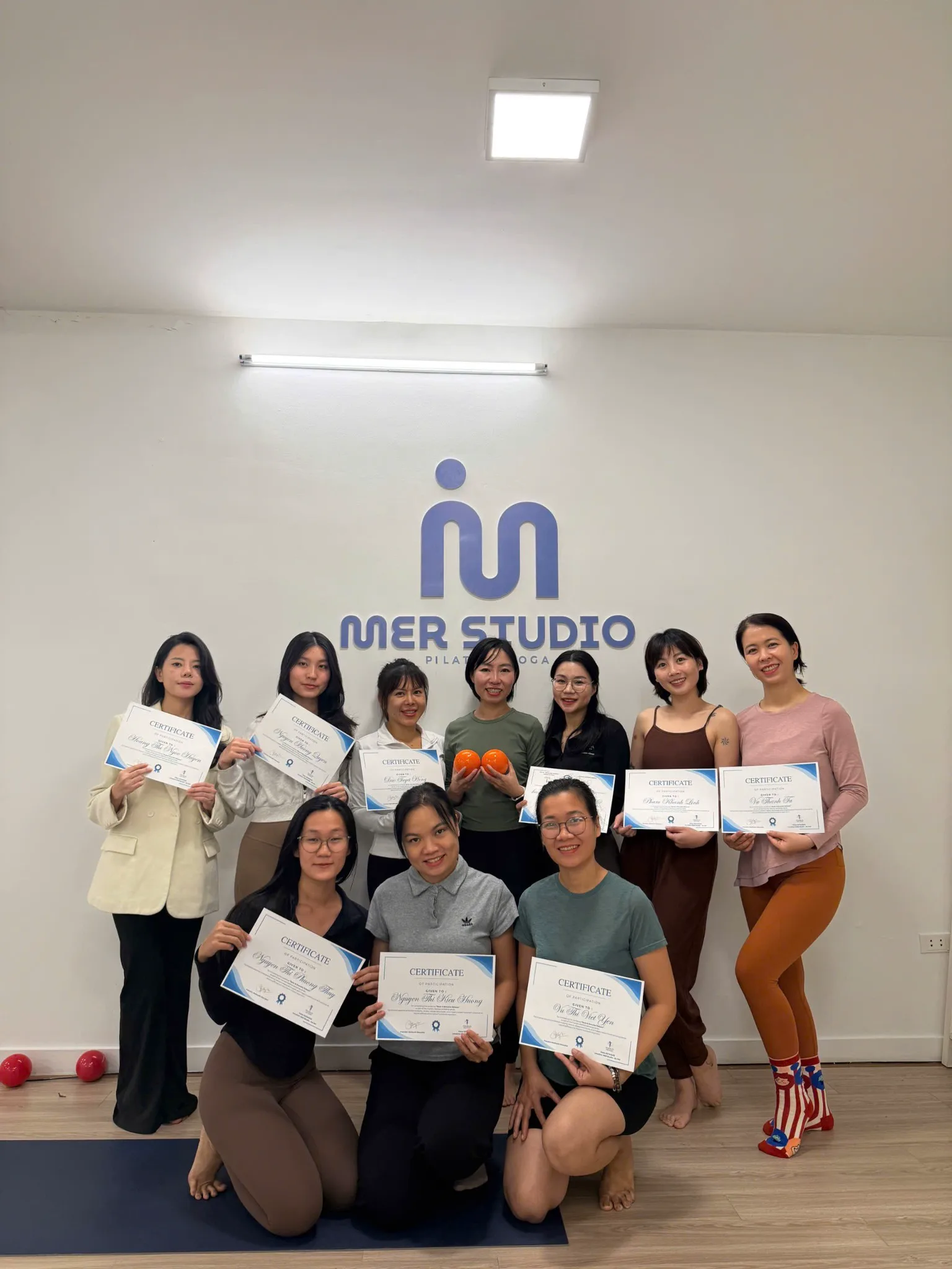 Thủy Kathy cùng nhóm học viên tại MER Studio
